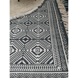 Koberec s ornamenty a třásněmi, béžovo-černý