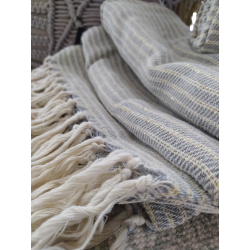 Béžovo - šedý bavlněný pléd se zlatou nitkou a třásněmi